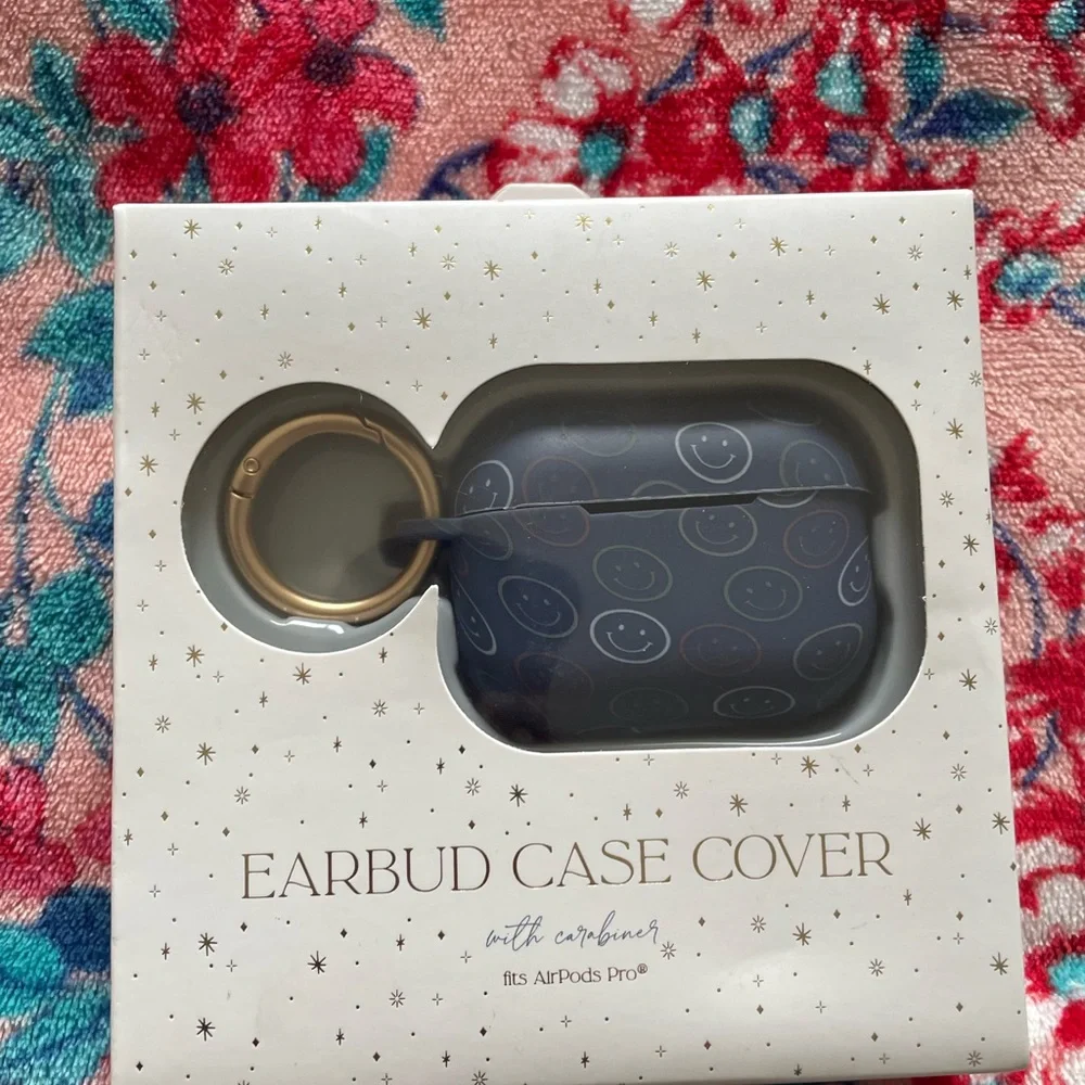 Stylish Black Earbud Case Cover with Carabiner